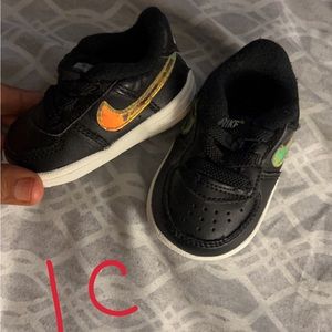 Baby shoes size 1/1.5 C